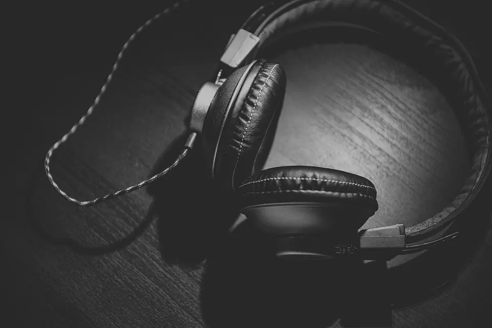 Headphones ad with voiceover